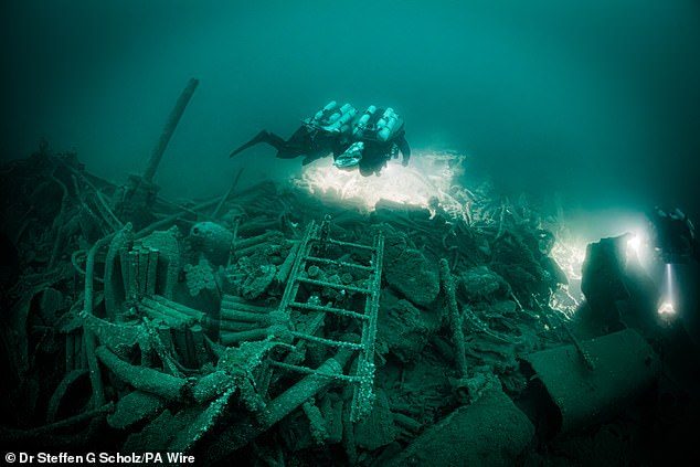 Королевский военно-морской флот искал обломки более 100 лет. Их обнаружили в ноябре благодаря анализу результатов гидролокационной съемки.