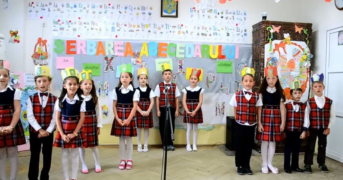 Родители возмущены после того, как мать рассказала, сколько стоит праздник ее дочери в первом классе: «Это мы совсем скупые или…?»
