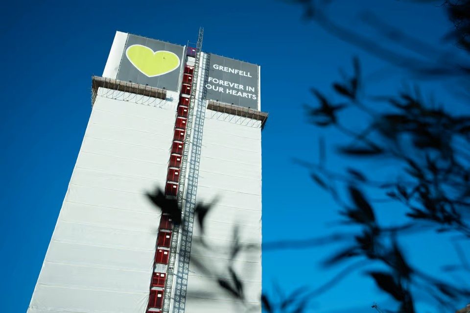 Пожар в Grenfell Tower: обвинения, в том числе в непредумышленном убийстве, могут предъявить до 57 фигурантам, но процессы могут затянуться до 2035 года