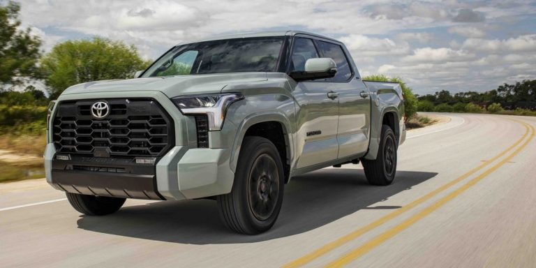 Toyota проводит отзывную кампанию с помощью молотка